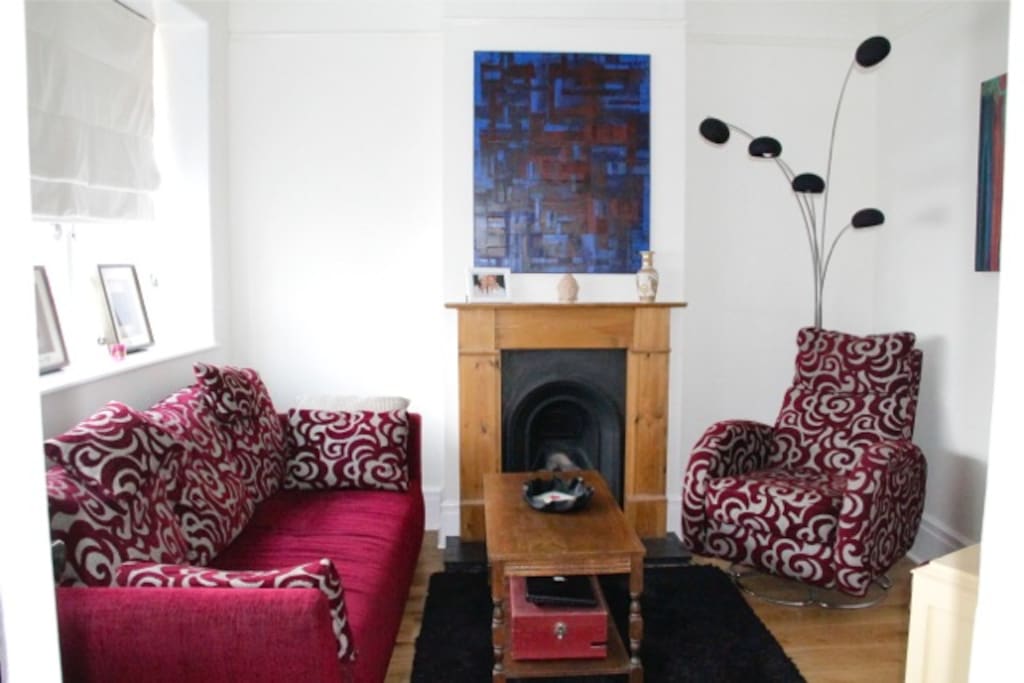 Small but cosy. TV, cable and Wifi