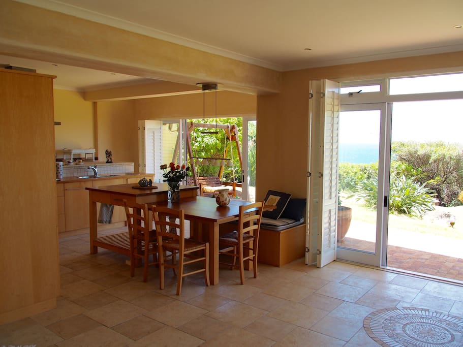 Dining and gardenswing