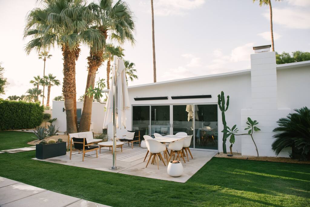 2019 New patio with DWR furniture and Tucci umbrella