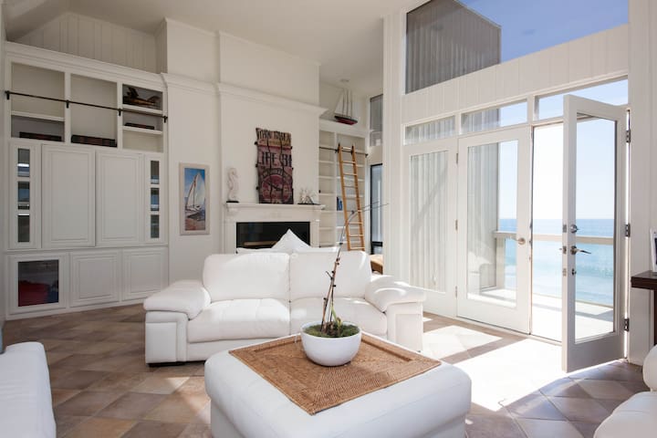 Malibu Beachfront Penthouse gallery image 2