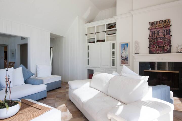 Malibu Beachfront Penthouse gallery image 3