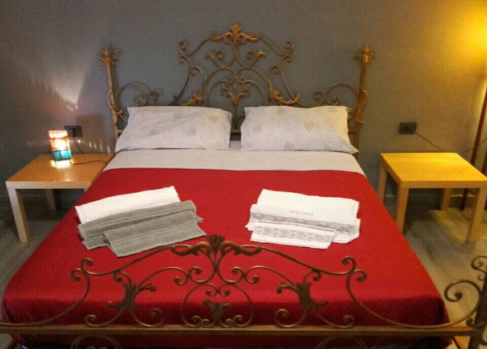 letto matrimoniale...
Camera Grande