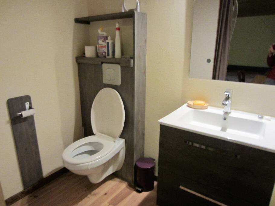 Cabinet de toilette attenant à la chambre mansardée