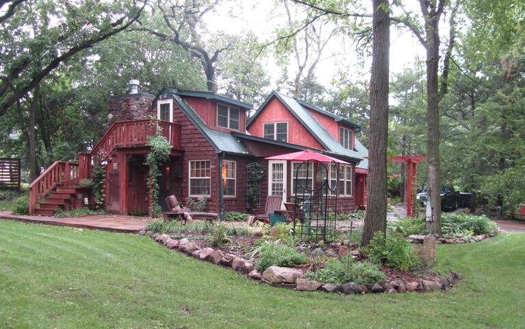 Iowa's 'Up North'* Couples Retreat