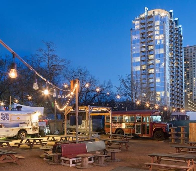 A close walk to bars, food trucks, and close walk to convention center and lady bird lake trail.