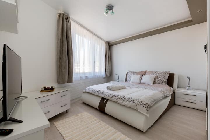 2. hálószoba - A második emeleten található, nagyon kényelmes, franciaággyal