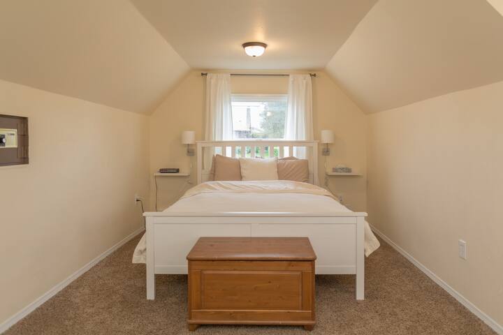 Apt in Quiet Tacoma Neighborhood