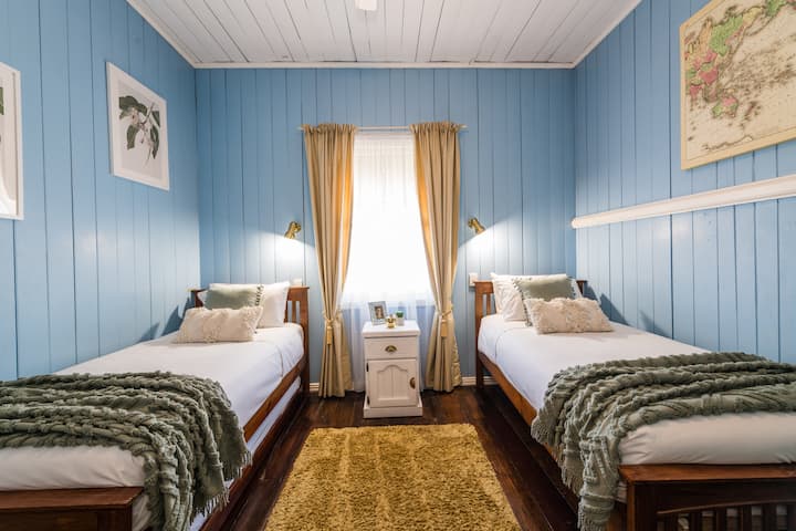 Banskia Cottage andra sovrummet med TV, DVD och Netflix