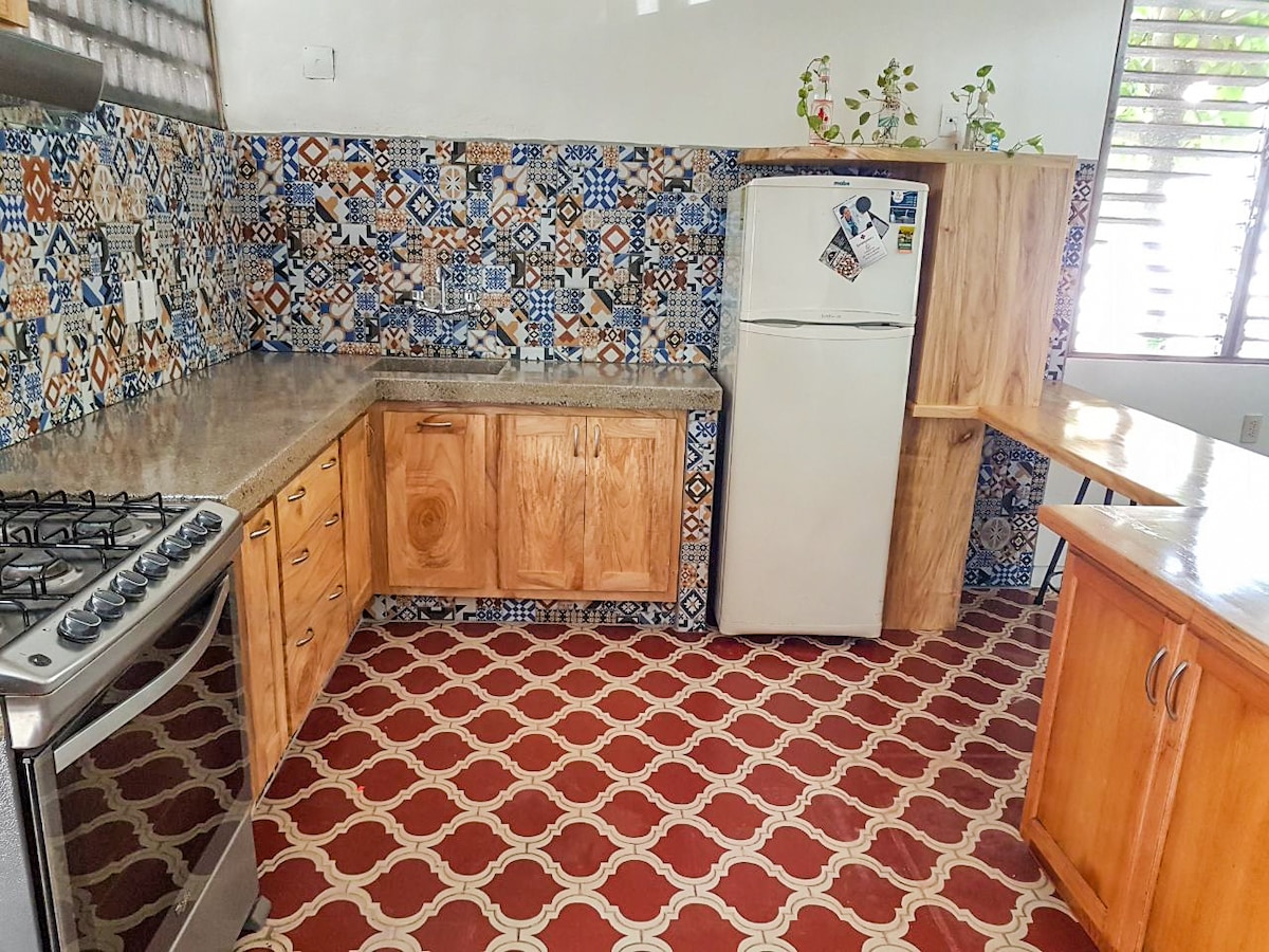 Top Airbnb: Beach house with private pool, close to the beach. en San Patricio (Melaque)