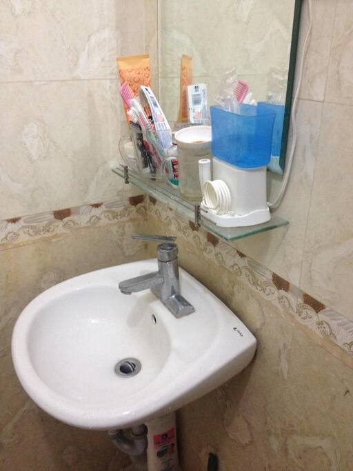 Bathroom sink