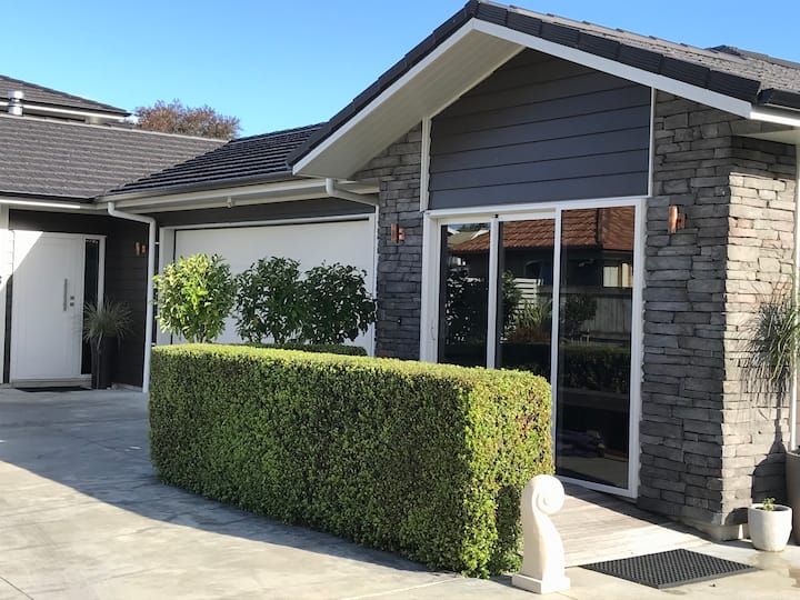Explore Hawke’s Bay - self-contained studio.