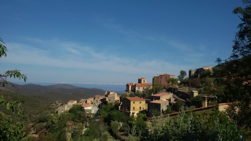 family house between sea and mountain in Novella