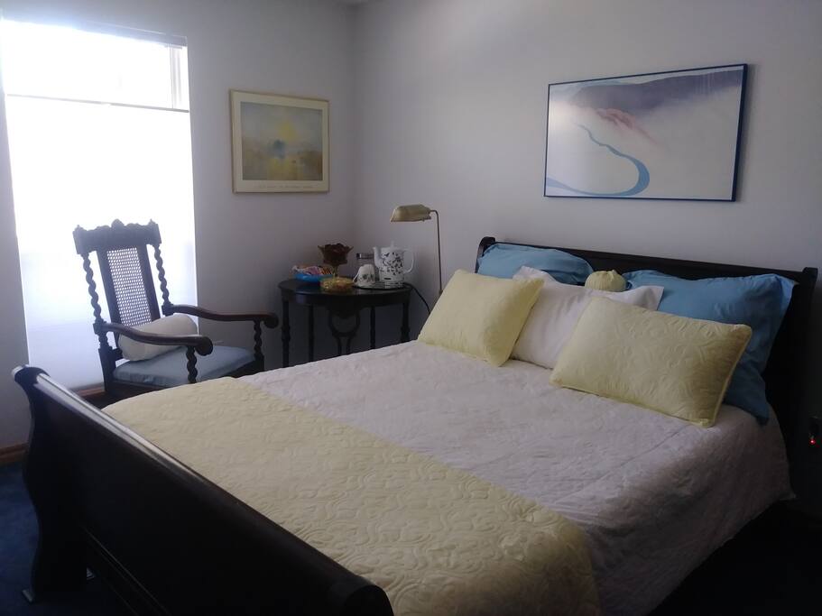 Queen bed in guest room