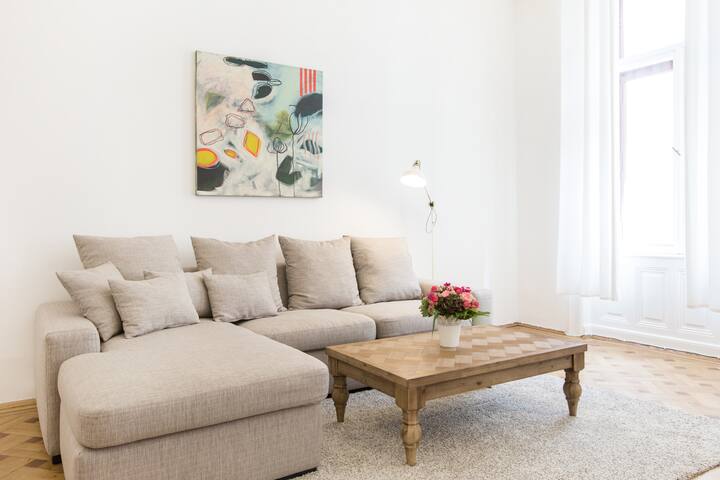 Fabulous City Center Apartment – Apt 15a gallery image 2