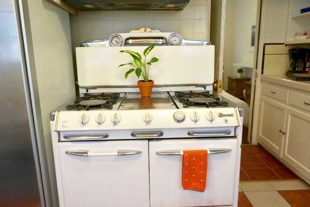 This retro stove is in working condition and is the perfect addition to this charming, little kitchen!
(***Please not that the oven does not work, only the stovetop***)