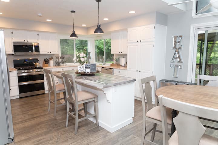 Charming Urban Farm House - 24 hour self check in