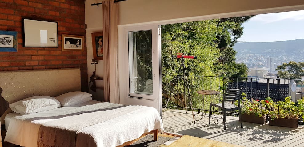 Spectacular views over Cape Town & the sea