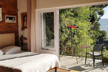 Spectacular views over Cape Town & the sea