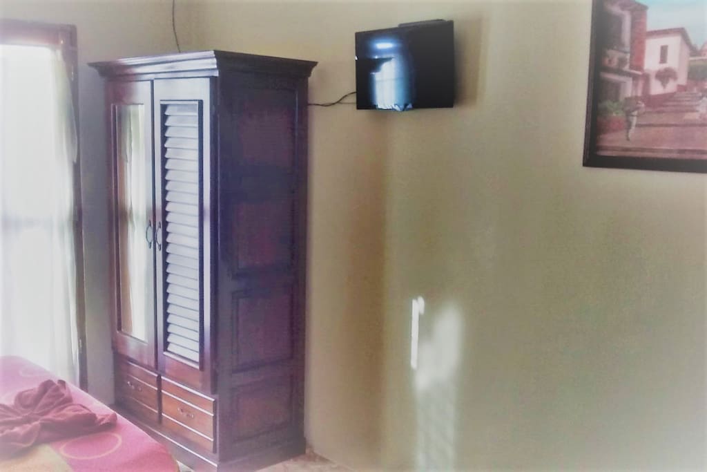 Lakeview Room Top Level, brand new very powerful LG Air Condition Unit, Private Bath with Hot Shower, Westside Balcony with Table and Chairs to dine outside. See the Sun set with a chilled bottle of good Chilenean Wine!