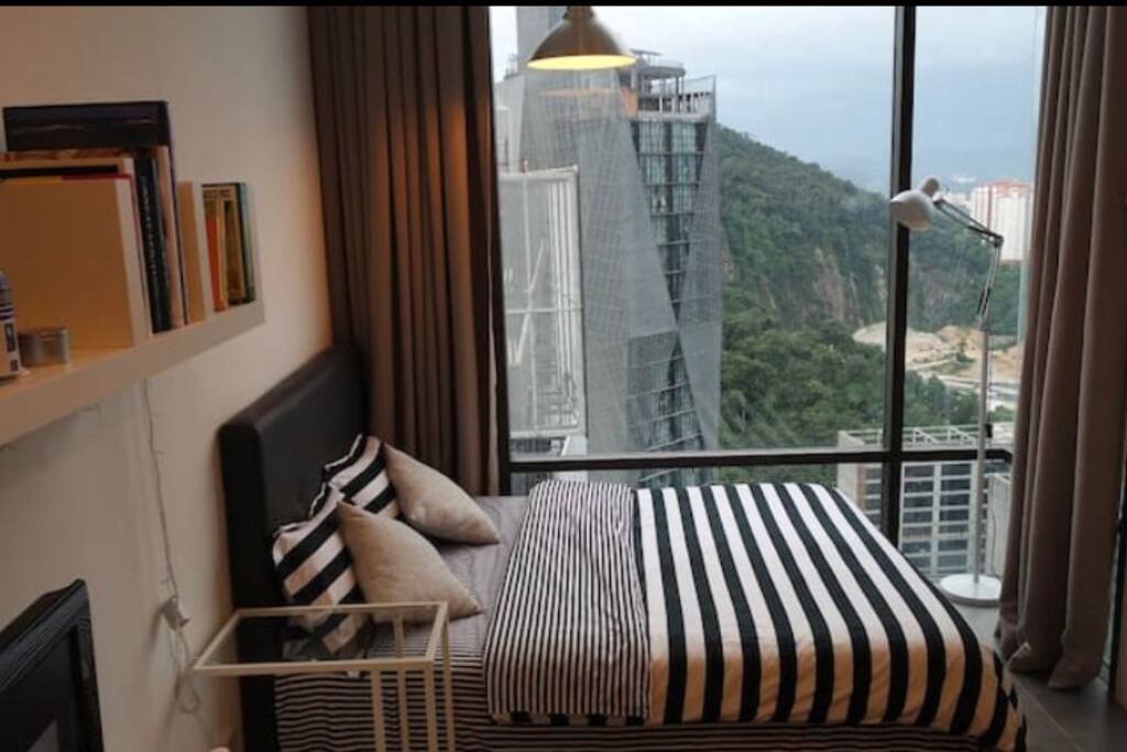 Queen Size Bed with View