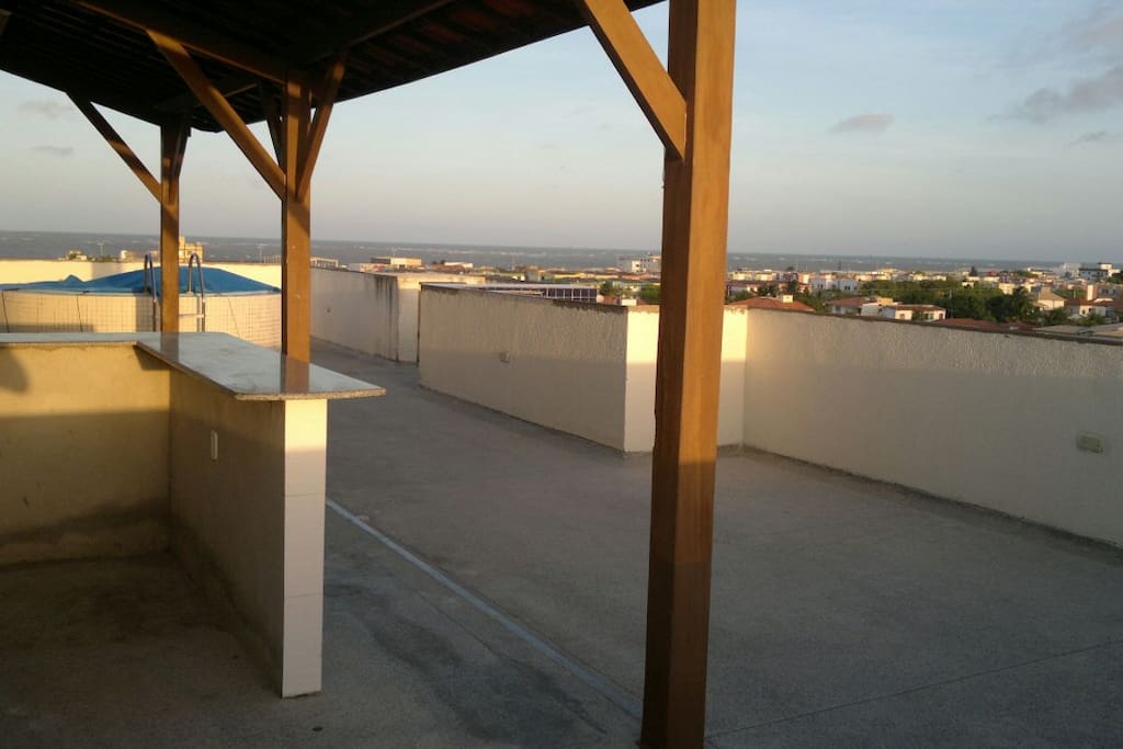área da cobertura com vista para o mar