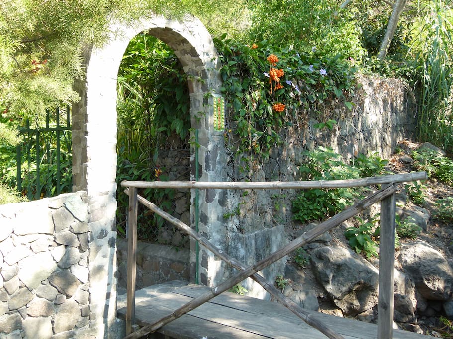 Nach ca. 100m Eingang zum Garten