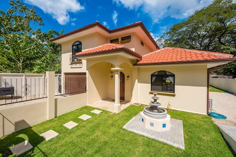 New 4 bedroom home, 3 minute walk to the beach.
