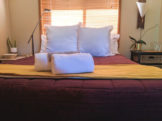 2 Private Rooms Patio WiFi Breakfast