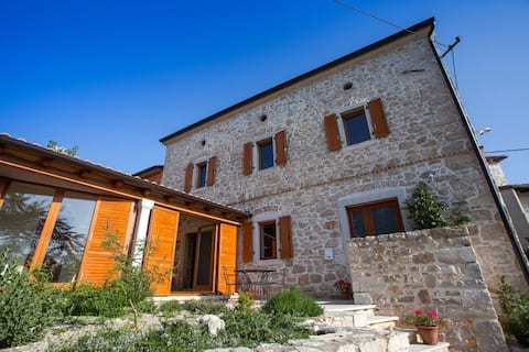 Top Airbnb: Sunny house holiday home in Dračevac Monspinoso