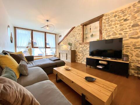 Spacious village house between lake and mountains