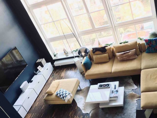 BlackBoxBerlin TownHouse with view & roof terrace gallery image 5