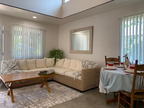 Popular Airbnb listing: New Casita in Fullerton near Disney and Knotts in Fullerton