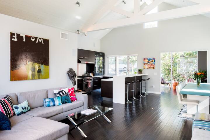 Stunning Three Bedroom Santa Monica Beach Home gallery image 2