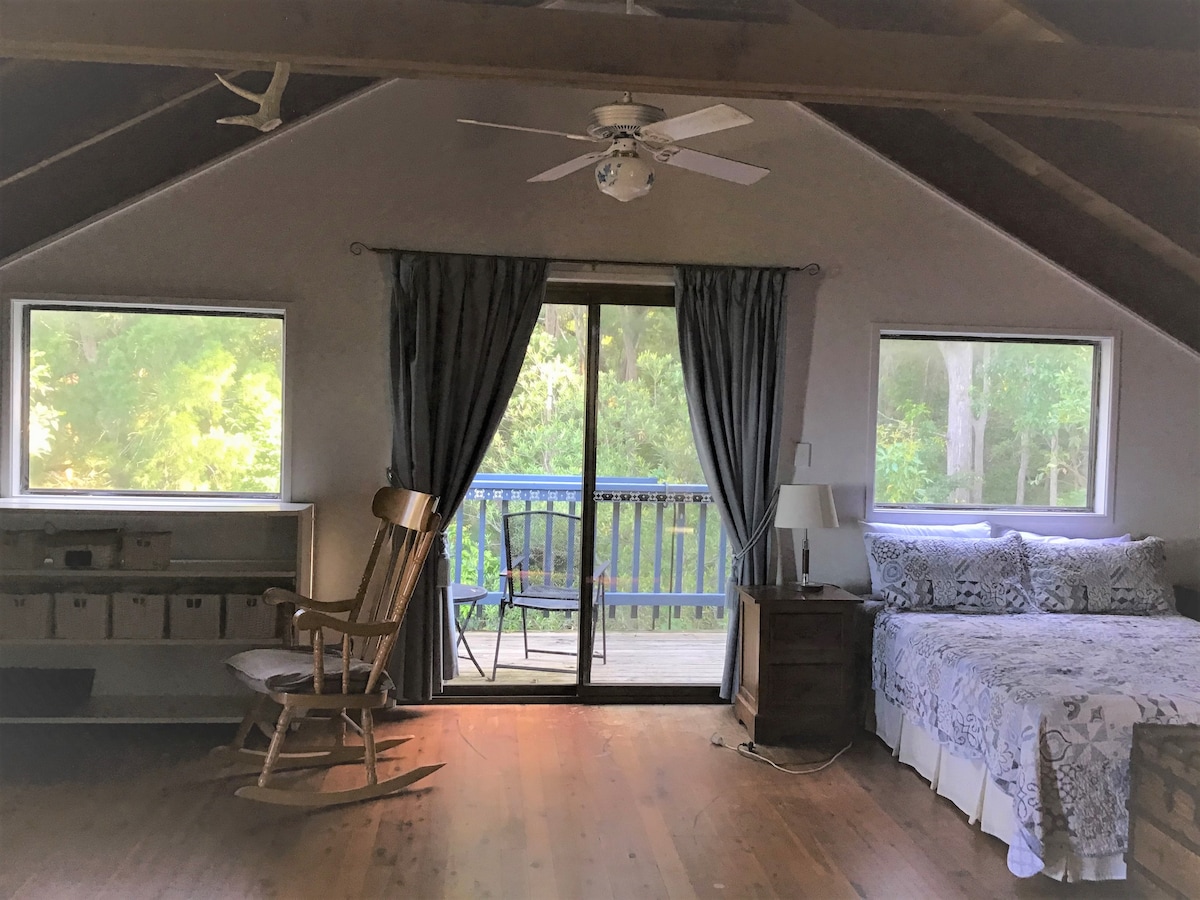 קומה עליונה - חדר שינה ראשי  