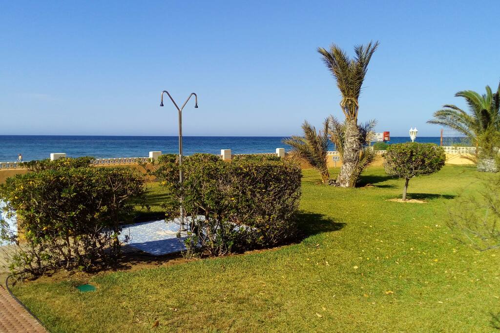 salida directa a la playa desde urbanizacion