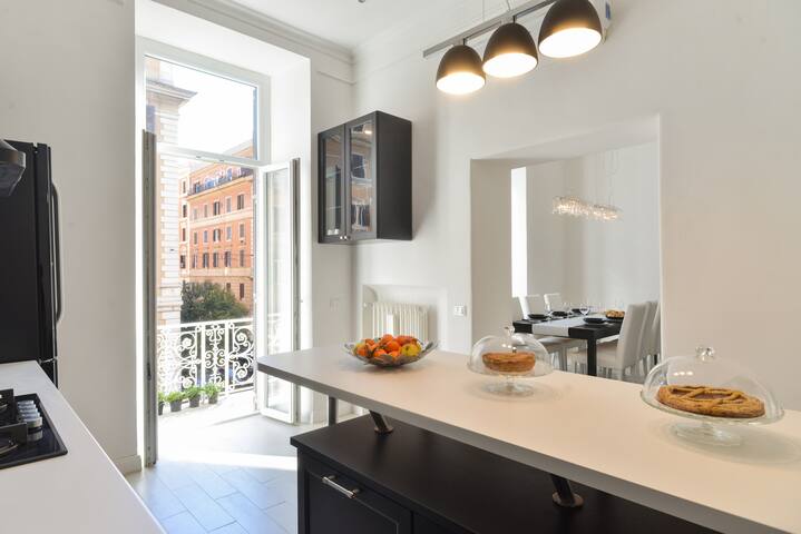 Luxury Apt 3 Bedrooms 4 Bathrooms gallery image 3