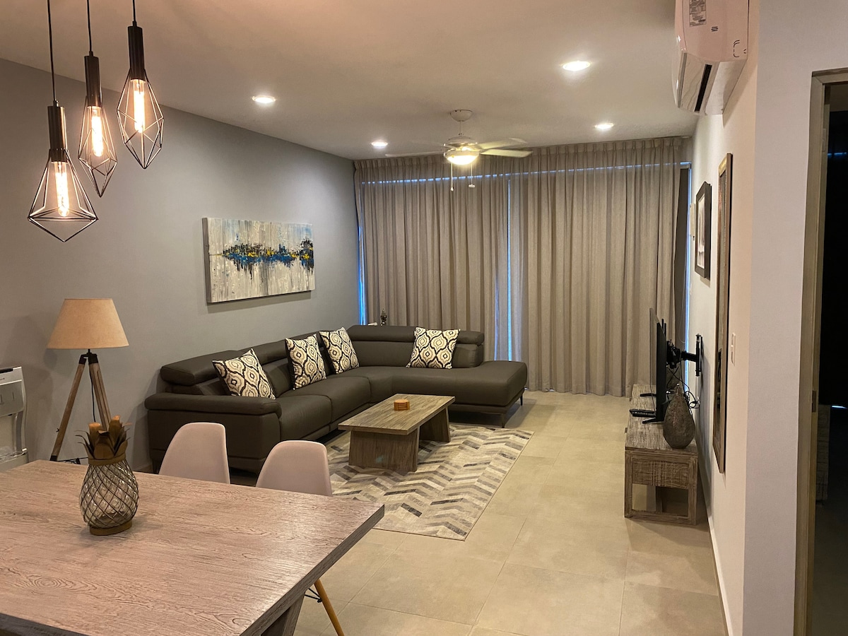 Airbnb con mejor rendimiento: Beautiful condo - one block from 5th Avenue en Playa Del Carmen