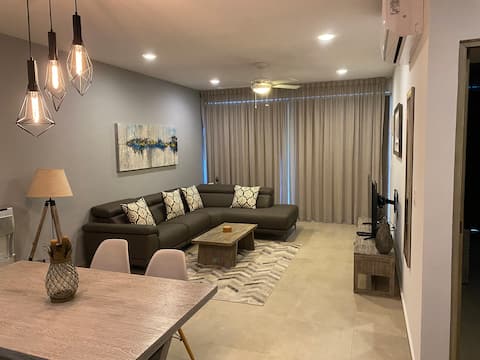 Top performing Airbnb: Beautiful condo - one block from 5th Avenue in Gonzalo Guerrero