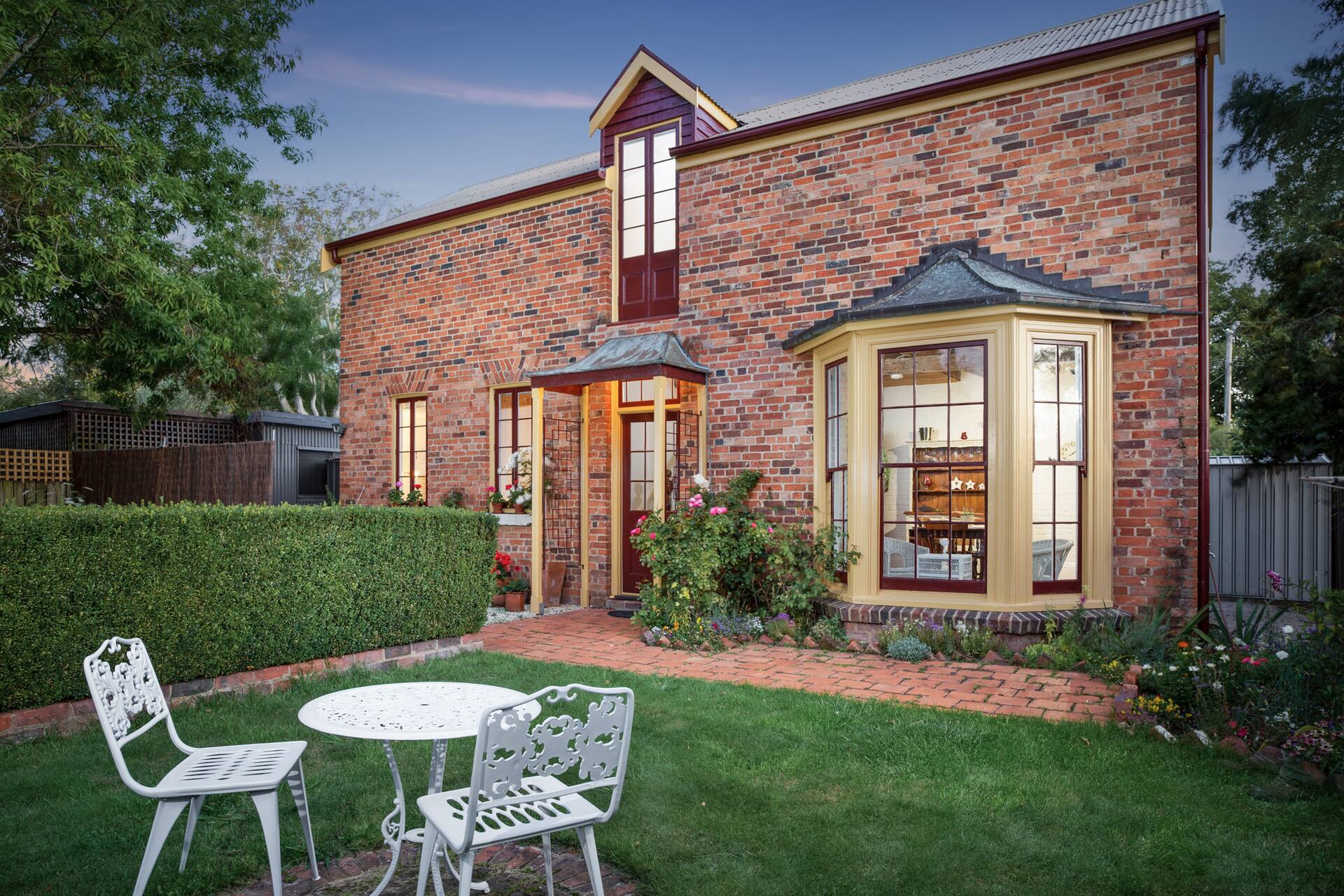 Newly renovated cottage in the heart of Evandale.