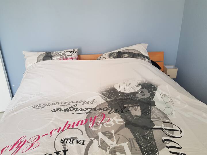 Спалня 1 1 
1 двойно легло 1 м 60/2 м