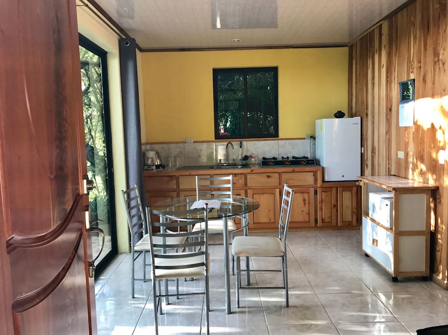 well-equipped kitchenette