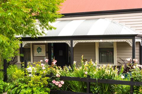 Stay Social - 7 bedroom award-winning guesthouse