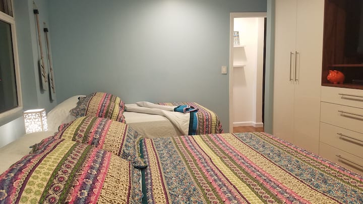 Chambre n °2 avec (2) lits doubles