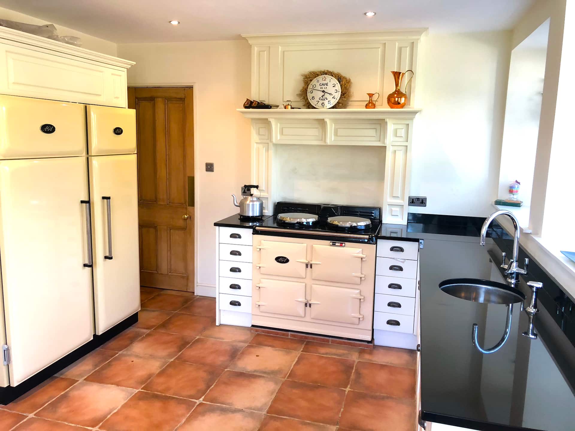 Luxury garden flat + Sauna, gym, steam rm, parking