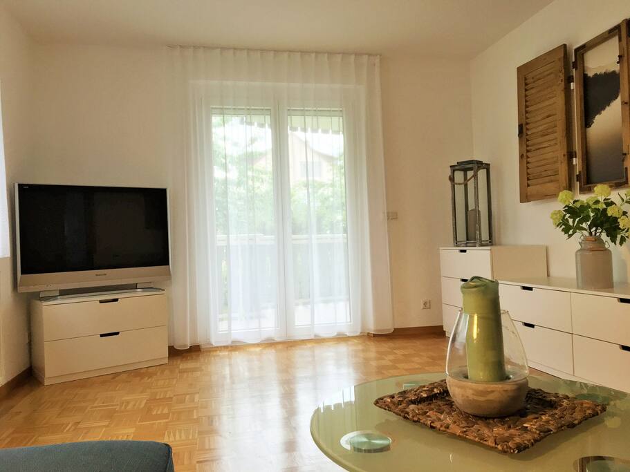 mit Kabel TV und WLAN