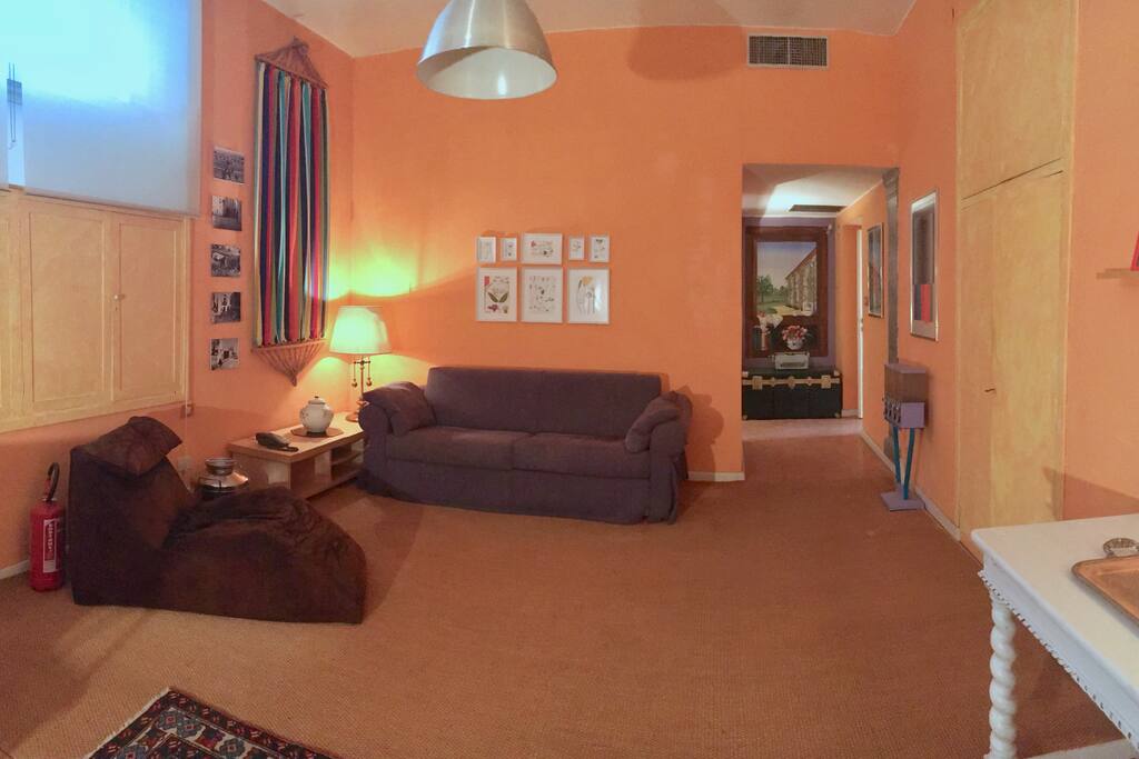 LOUNGE AREA