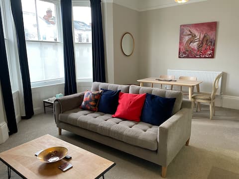 Top performing Airbnb: Entire flat in Leamington Spa in Royal Leamington Spa