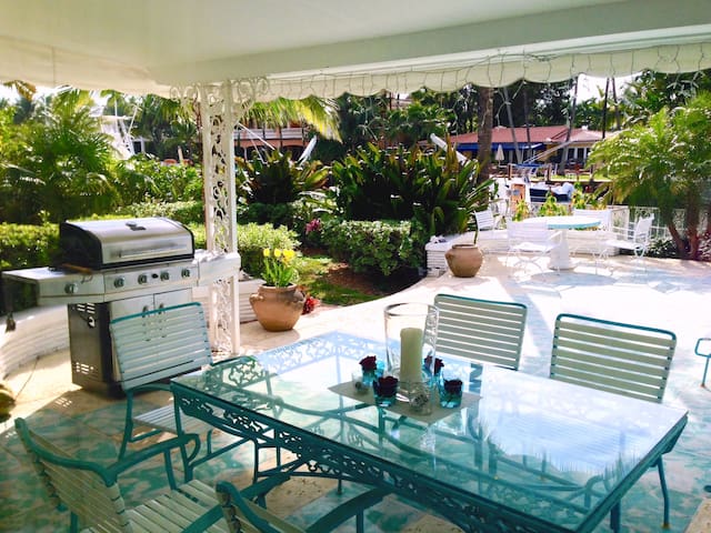 The Royal Palm Villa – Waterfront gallery image 3