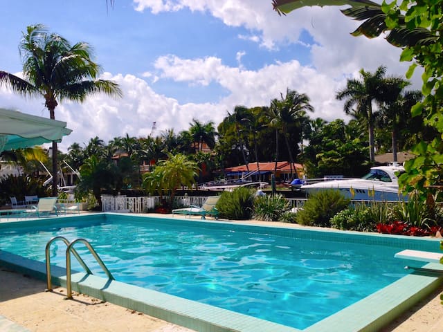 The Royal Palm Villa – Waterfront