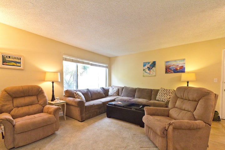 Great 2 Bedroom Carpinteria Beach Condo - Carpinteria, CA